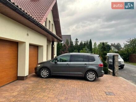 Серый Фольксваген Туран, объемом двигателя 1.97 л и пробегом 198 тыс. км за 19200 $, фото 1 на Automoto.ua