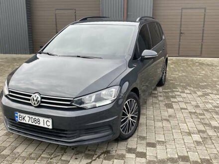 Фольксваген Туран 2017 в Сарнах на Automoto.ua Серый Фольксваген Туран, объемом двигателя 1.97 л и пробегом 285 тыс. км за 16300 $, фото 1 на Automoto.ua