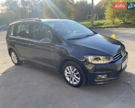 Серый Фольксваген Туран, объемом двигателя 1.6 л и пробегом 210 тыс. км за 16400 $, фото 1 на Automoto.ua