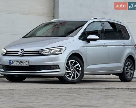 Серый Фольксваген Туран, объемом двигателя 2 л и пробегом 240 тыс. км за 17300 $, фото 1 на Automoto.ua