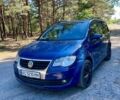 Синій Фольксваген Туран, об'ємом двигуна 1.9 л та пробігом 300 тис. км за 5000 $, фото 1 на Automoto.ua