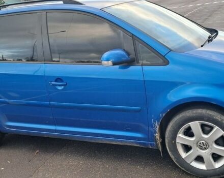 Синий Фольксваген Туран, объемом двигателя 1.6 л и пробегом 260 тыс. км за 5500 $, фото 2 на Automoto.ua