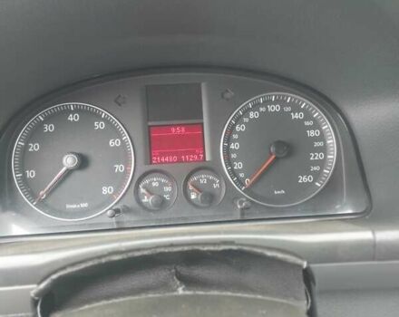 Синій Фольксваген Туран, об'ємом двигуна 1.6 л та пробігом 215 тис. км за 5800 $, фото 2 на Automoto.ua