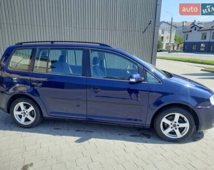 Синий Фольксваген Туран, объемом двигателя 1.6 л и пробегом 292 тыс. км за 5600 $, фото 5 на Automoto.ua