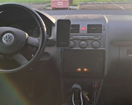 Синий Фольксваген Туран, объемом двигателя 1.6 л и пробегом 260 тыс. км за 5500 $, фото 4 на Automoto.ua