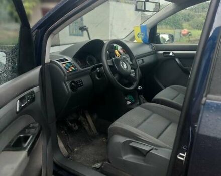 Синій Фольксваген Туран, об'ємом двигуна 1.6 л та пробігом 215 тис. км за 5800 $, фото 3 на Automoto.ua