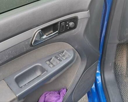 Синий Фольксваген Туран, объемом двигателя 1.6 л и пробегом 261 тыс. км за 5500 $, фото 4 на Automoto.ua