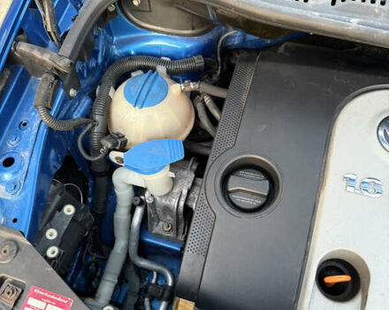 Синий Фольксваген Туран, объемом двигателя 1.6 л и пробегом 202 тыс. км за 4900 $, фото 19 на Automoto.ua