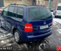Синій Фольксваген Туран, об'ємом двигуна 1.6 л та пробігом 250 тис. км за 5399 $, фото 4 на Automoto.ua