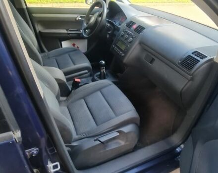 Фольксваген Туран 2003 в Голованевске на Automoto.ua Синий Фольксваген Туран, объемом двигателя 2 л и пробегом 380 тыс. км за 4700 $, фото 4 на Automoto.ua