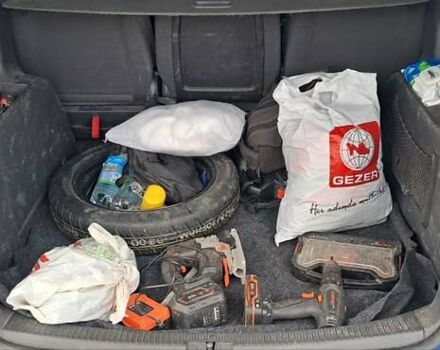 Синий Фольксваген Туран, объемом двигателя 1.6 л и пробегом 261 тыс. км за 5500 $, фото 11 на Automoto.ua