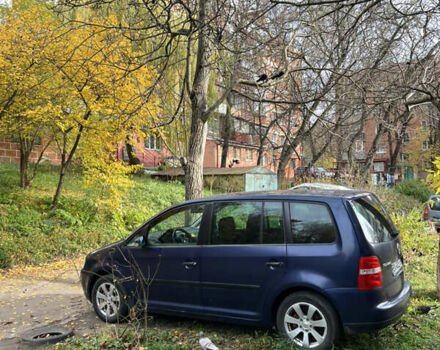 Синий Фольксваген Туран, объемом двигателя 1.6 л и пробегом 250 тыс. км за 5400 $, фото 1 на Automoto.ua