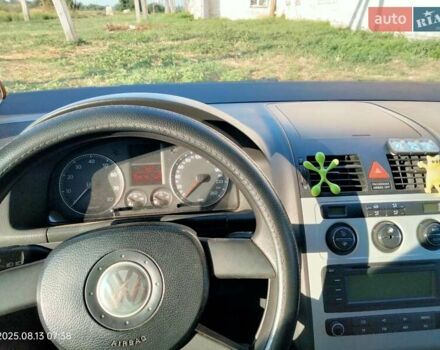 Синий Фольксваген Туран, объемом двигателя 1.6 л и пробегом 259 тыс. км за 6000 $, фото 3 на Automoto.ua