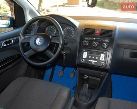 Синий Фольксваген Туран, объемом двигателя 1.6 л и пробегом 213 тыс. км за 5600 $, фото 13 на Automoto.ua
