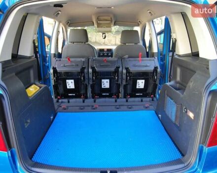 Синий Фольксваген Туран, объемом двигателя 1.6 л и пробегом 213 тыс. км за 5600 $, фото 27 на Automoto.ua