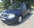 Синій Фольксваген Туран, об'ємом двигуна 2 л та пробігом 290 тис. км за 5199 $, фото 1 на Automoto.ua