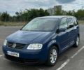 Синий Фольксваген Туран, объемом двигателя 1.6 л и пробегом 322 тыс. км за 5812 $, фото 1 на Automoto.ua