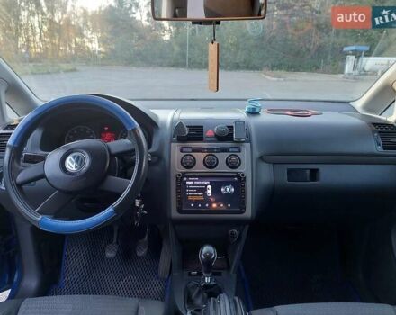 Синий Фольксваген Туран, объемом двигателя 1.6 л и пробегом 242 тыс. км за 5800 $, фото 21 на Automoto.ua