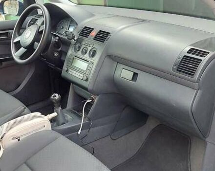 Синій Фольксваген Туран, об'ємом двигуна 1.6 л та пробігом 203 тис. км за 6000 $, фото 8 на Automoto.ua