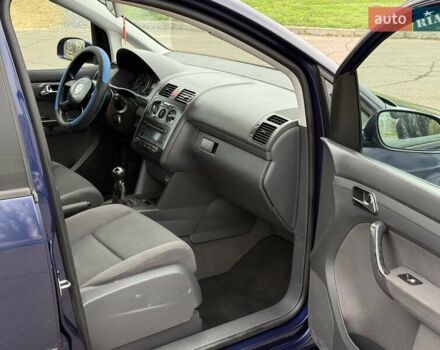 Синий Фольксваген Туран, объемом двигателя 1.6 л и пробегом 246 тыс. км за 5800 $, фото 10 на Automoto.ua