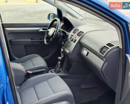 Синий Фольксваген Туран, объемом двигателя 1.6 л и пробегом 250 тыс. км за 5450 $, фото 24 на Automoto.ua