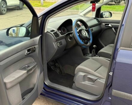 Синий Фольксваген Туран, объемом двигателя 1.6 л и пробегом 246 тыс. км за 5800 $, фото 6 на Automoto.ua