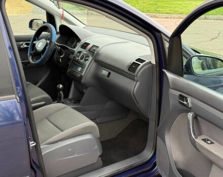 Синий Фольксваген Туран, объемом двигателя 1.6 л и пробегом 246 тыс. км за 5800 $, фото 10 на Automoto.ua