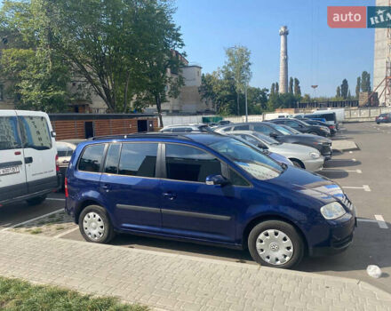 Синій Фольксваген Туран, об'ємом двигуна 1.6 л та пробігом 225 тис. км за 5700 $, фото 3 на Automoto.ua