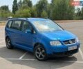 Синий Фольксваген Туран, объемом двигателя 1.6 л и пробегом 267 тыс. км за 4350 $, фото 1 на Automoto.ua