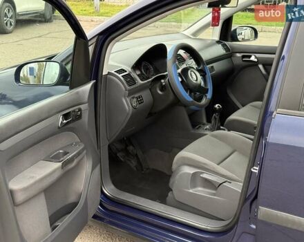 Синий Фольксваген Туран, объемом двигателя 1.6 л и пробегом 246 тыс. км за 5800 $, фото 6 на Automoto.ua