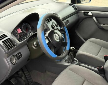 Синий Фольксваген Туран, объемом двигателя 1.6 л и пробегом 246 тыс. км за 5800 $, фото 7 на Automoto.ua