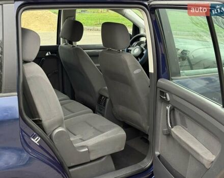 Синий Фольксваген Туран, объемом двигателя 1.6 л и пробегом 246 тыс. км за 5800 $, фото 9 на Automoto.ua