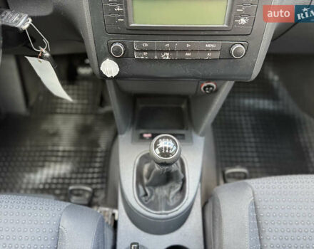 Синий Фольксваген Туран, объемом двигателя 1.6 л и пробегом 250 тыс. км за 5450 $, фото 31 на Automoto.ua