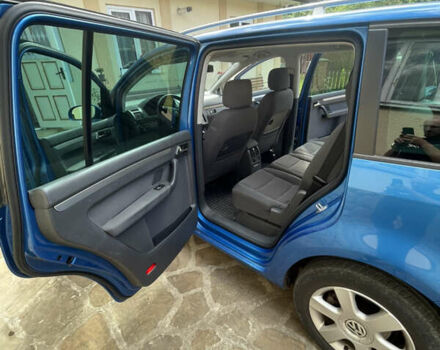 Синий Фольксваген Туран, объемом двигателя 1.6 л и пробегом 274 тыс. км за 5700 $, фото 24 на Automoto.ua