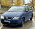 Синій Фольксваген Туран, об'ємом двигуна 2 л та пробігом 250 тис. км за 1850 $, фото 1 на Automoto.ua
