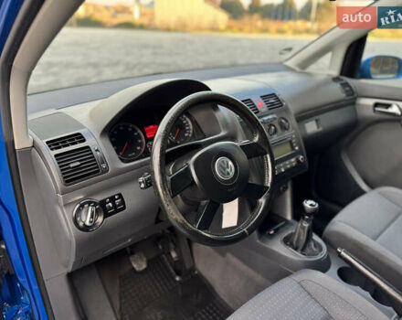Синий Фольксваген Туран, объемом двигателя 1.6 л и пробегом 250 тыс. км за 5450 $, фото 33 на Automoto.ua