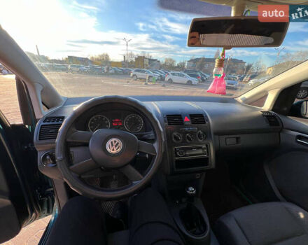 Синій Фольксваген Туран, об'ємом двигуна 1.6 л та пробігом 300 тис. км за 5000 $, фото 8 на Automoto.ua