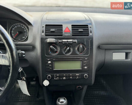 Синий Фольксваген Туран, объемом двигателя 1.6 л и пробегом 250 тыс. км за 5450 $, фото 30 на Automoto.ua