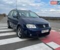 Синій Фольксваген Туран, об'ємом двигуна 2 л та пробігом 298 тис. км за 5400 $, фото 1 на Automoto.ua