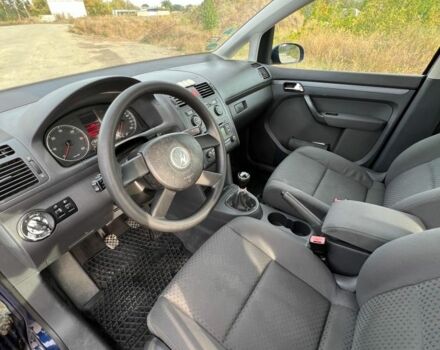 Синий Фольксваген Туран, объемом двигателя 2 л и пробегом 300 тыс. км за 2800 $, фото 7 на Automoto.ua