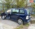 Синій Фольксваген Туран, об'ємом двигуна 1.6 л та пробігом 180 тис. км за 1500 $, фото 1 на Automoto.ua