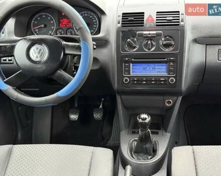 Синий Фольксваген Туран, объемом двигателя 1.6 л и пробегом 246 тыс. км за 5800 $, фото 12 на Automoto.ua
