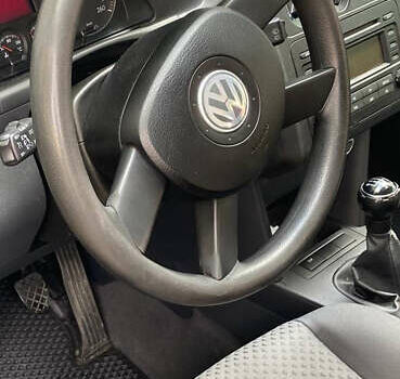 Синій Фольксваген Туран, об'ємом двигуна 1.6 л та пробігом 225 тис. км за 5700 $, фото 4 на Automoto.ua