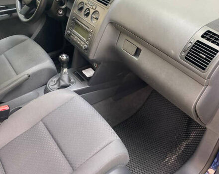 Синій Фольксваген Туран, об'ємом двигуна 1.6 л та пробігом 225 тис. км за 5700 $, фото 6 на Automoto.ua