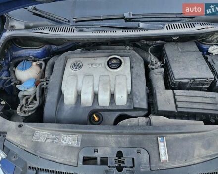 Синий Фольксваген Туран, объемом двигателя 1.9 л и пробегом 273 тыс. км за 5500 $, фото 1 на Automoto.ua