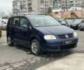 Синий Фольксваген Туран, объемом двигателя 2 л и пробегом 320 тыс. км за 6100 $, фото 3 на Automoto.ua