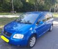 Синий Фольксваген Туран, объемом двигателя 2 л и пробегом 215 тыс. км за 6700 $, фото 1 на Automoto.ua
