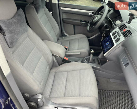 Синий Фольксваген Туран, объемом двигателя 1.6 л и пробегом 233 тыс. км за 6500 $, фото 39 на Automoto.ua