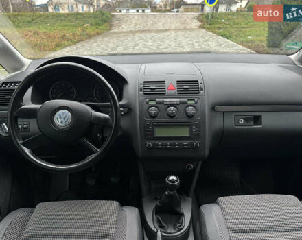 Синій Фольксваген Туран, об'ємом двигуна 1.6 л та пробігом 203 тис. км за 5900 $, фото 7 на Automoto.ua