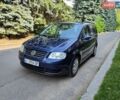 Синий Фольксваген Туран, объемом двигателя 1.6 л и пробегом 200 тыс. км за 4000 $, фото 1 на Automoto.ua